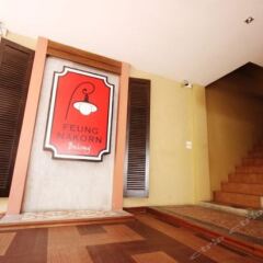 Отель Feung Nakorn Balcony Rooms & Cafe Бангкок сейф в номере