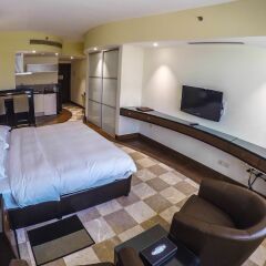 Отель Number One Tower Suites Дубай в номере