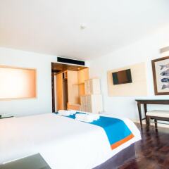 Отель Sea Breeze Jomtien Resort комната для гостей фото 16
