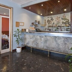 Отель Apartamentos Montserrat Abat Marcet Монистроль-де-Монтсеррат гостиничный бар