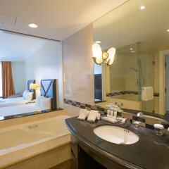 Royal Orchid Guam Hotel ванная фото 2