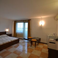 Hotel More комната для гостей