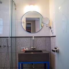 Bezalel Hotel an Atlas Boutique Израиль, Иерусалим - отзывы, цены и фото номеров - забронировать отель Bezalel Hotel an Atlas Boutique онлайн ванная
