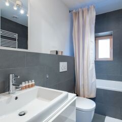 Отель Europea Luxury Duplex Residence Flagey Бельгия, Брюссель - отзывы, цены и фото номеров - забронировать отель Europea Luxury Duplex Residence Flagey онлайн ванная
