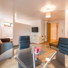 Апартаменты Cosy 1 Bedroom Apartment in Manchester City Centre комната для гостей фото 4