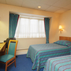 Отель Thistle Barbican Shoreditch сейф в номере