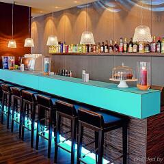 Отель Motel One Salzburg-Mirabell Зальцбург гостиничный бар