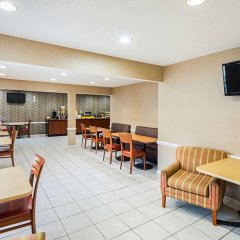 Quality Inn in White Hall, United States of America from 75$, photos, reviews - zenhotels.com meals