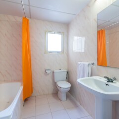 Отель Rentalmar Salou Pacific Испания, Салоу - 3 отзыва об отеле, цены и фото номеров - забронировать отель Rentalmar Salou Pacific онлайн ванная