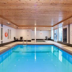 Отель Sandman Hotel & Suites Calgary South Канада, Калгари - отзывы, цены и фото номеров - забронировать отель Sandman Hotel & Suites Calgary South онлайн бассейн