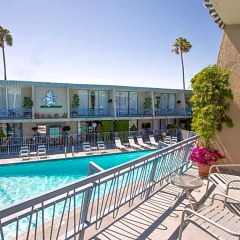 Отель Travelodge Hotel at LAX США, Лос-Анджелес - отзывы, цены и фото номеров - забронировать отель Travelodge Hotel at LAX онлайн балкон