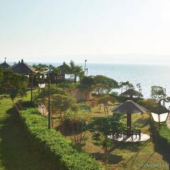 Отель Crowne Plaza Jordan Dead Sea Resort & Spa Иордания, Сваймех - отзывы, цены и фото номеров - забронировать отель Crowne Plaza Jordan Dead Sea Resort & Spa онлайн пляж