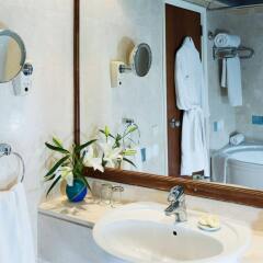Coral Beach Hotel and Resort ванная