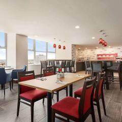 Отель Ramada by Wyndham East Kilbride гостиничный бар