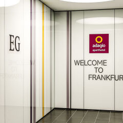 Отель Aparthotel Adagio Frankfurt City Messe бассейн