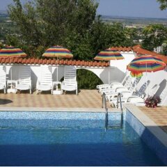 Отель Dvata Brjasta Family Hotel Болгария, Асеновград - отзывы, цены и фото номеров - забронировать отель Dvata Brjasta Family Hotel онлайн бассейн