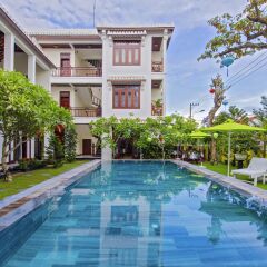 Отель Green Hill Villa Хойан бассейн