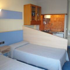 Апартаменты The Blue Apartments by Ibiza Feeling - Adult Only комната для гостей