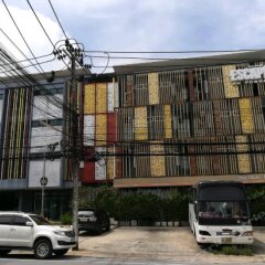 Escape De Phuket Hotel & Villa парковка