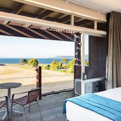 Suncourt Hotel & Conference Centre пляж