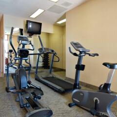 Отель Holiday Inn Express Vancouver-Metrotown (Burnaby) Канада, Бурнаби - отзывы, цены и фото номеров - забронировать отель Holiday Inn Express Vancouver-Metrotown (Burnaby) онлайн фитнесс-зал фото 2