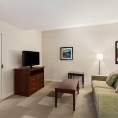 Hampton Inn Colchester in Colchester, United States of America from 166$, photos, reviews - zenhotels.com guestroom