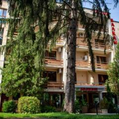 Отель Balkan Болгария, Правец - отзывы, цены и фото номеров - забронировать отель Balkan онлайн вид на фасад фото 2