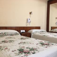 Отель Hostal La Mexicana сейф в номере