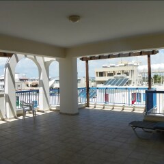 Отель Sea 'n Lake View Hotel Apartments Кипр, Ларнака - 1 отзыв об отеле, цены и фото номеров - забронировать отель Sea 'n Lake View Hotel Apartments онлайн балкон