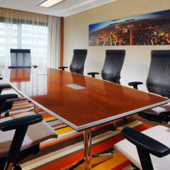 Sheraton Frankfurt Airport Hotel & Conference Center фитнесс-зал