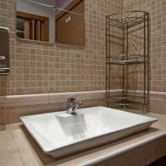 Отель Hostal Abel Victoriano Испания, Мадрид - 1 отзыв об отеле, цены и фото номеров - забронировать отель Hostal Abel Victoriano онлайн ванная фото 2