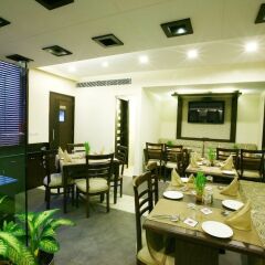 Отель Karon Hotels - Lajpat Nagar Индия, Нью-Дели - отзывы, цены и фото номеров - забронировать отель Karon Hotels - Lajpat Nagar онлайн питание фото 3