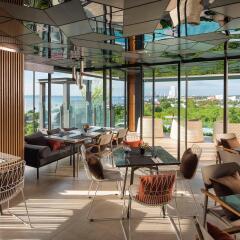 Отель X2 Vibe Pattaya Seaphere Residence гостиничный бар