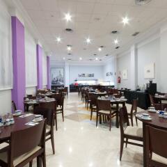 Отель Tryp Madrid Atocha Hotel Испания, Мадрид - 8 отзывов об отеле, цены и фото номеров - забронировать отель Tryp Madrid Atocha Hotel онлайн питание фото 2