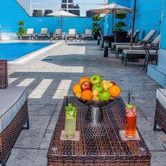 Copthorne Hotel Sharjah бассейн