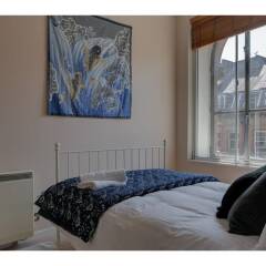 Апартаменты Greater Manchester Warehouse Apartment for up to 4 сейф в номере