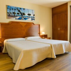 Hotel Monarque El Rodeo сейф в номере
