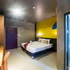 The Rubber Hotel комната для гостей