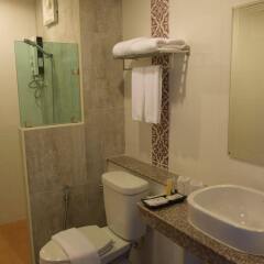Отель Peak Boutique City Hotel Таиланд, Краби - отзывы, цены и фото номеров - забронировать отель Peak Boutique City Hotel онлайн ванная