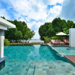 Отель Bhu Nga Thani Resort and Spa бассейн