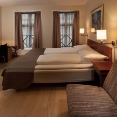Отель Karl Johan Hotell сейф в номере