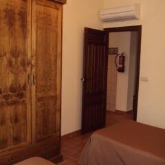Отель Apartamentos Rurales Molino Almona сейф в номере
