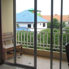 Отель Sophon.19 Apartment (Baan Klang Noen) Таиланд, Паттайя - отзывы, цены и фото номеров - забронировать отель Sophon.19 Apartment (Baan Klang Noen) онлайн балкон