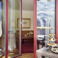 Отель Badrutts Palace Hotel Швейцария, Санкт-Мориц - отзывы, цены и фото номеров - забронировать отель Badrutts Palace Hotel онлайн балкон