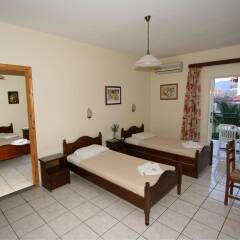 Апартаменты Village Inn Studios & Family Apartments комната для гостей фото 2