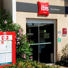 Отель ibis Nice Aéroport Promenade des Anglais Франция, Ницца - 10 отзывов об отеле, цены и фото номеров - забронировать отель ibis Nice Aéroport Promenade des Anglais онлайн банкомат
