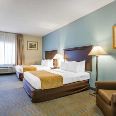 Отель Comfort Suites Tulare комната для гостей фото 3
