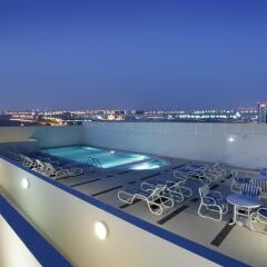 Отель Premier Inn Dubai Silicon Oasis балкон