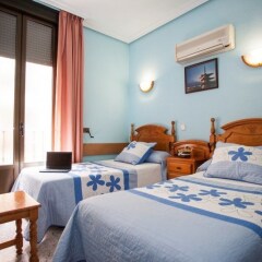 Отель Hostal Bermejo Испания, Мадрид - отзывы, цены и фото номеров - забронировать отель Hostal Bermejo онлайн комната для гостей фото 3