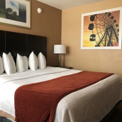 Отель Days Inn by Wyndham Hollywood Near Universal Studios сейф в номере
